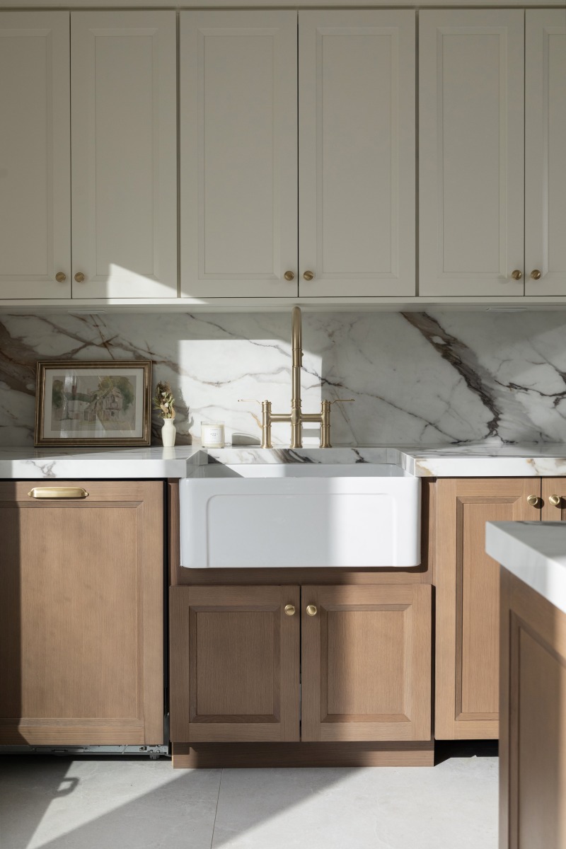 Sydney / Bourbon & Sleek White